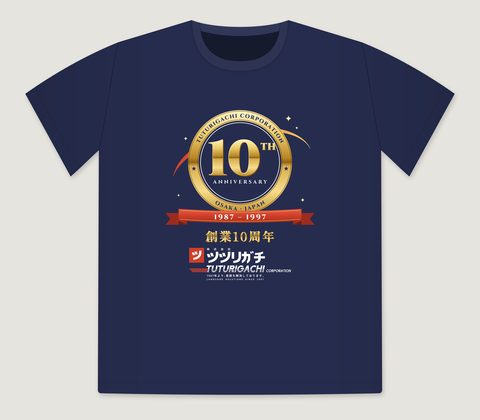ネイビーのTシャツ。金色の10TH ANNIVERSARYと「創業10周年」。